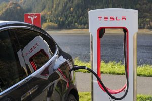 Read more about the article Tesla Looks To Reinvent Electric Cars
