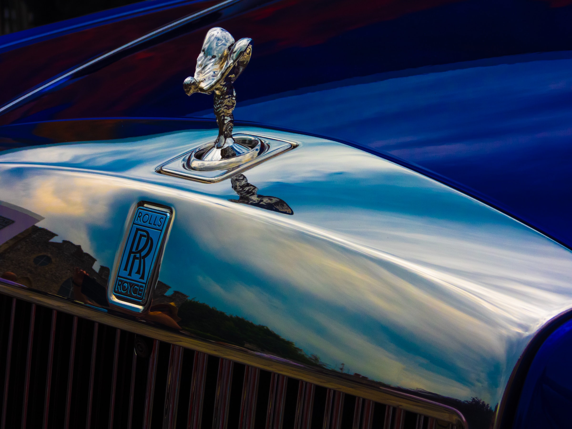 You are currently viewing Rolls-Royce Wraith and Dawn Packing Bags And Leaving The USA